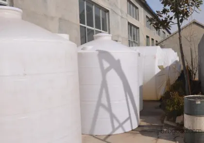 Qingzhou produces 30 tons of plastic containers. These containers are formed in one piece, with smooth surfaces both inside and out. They are resistant to acids, alkalis, and high temperatures.