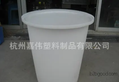Factory-made M70 plastic containers, chemical drums.