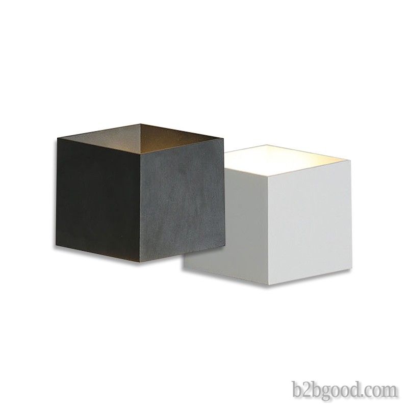 Painted lighting waterproof and lightning - proof outdoor wall lamp