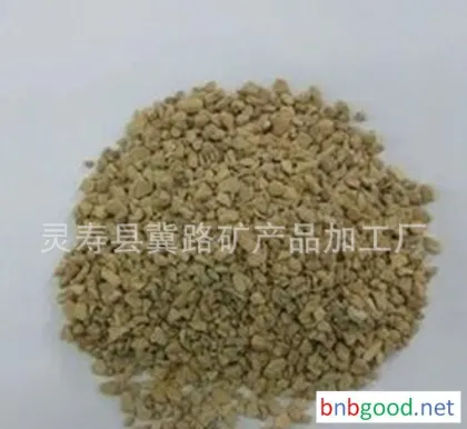Diatomite particles adsorbent, porous, with large specific surface area, strong adsorption capacity, and cost-effective