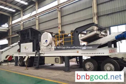 Tyre type mobile crushing station for railway