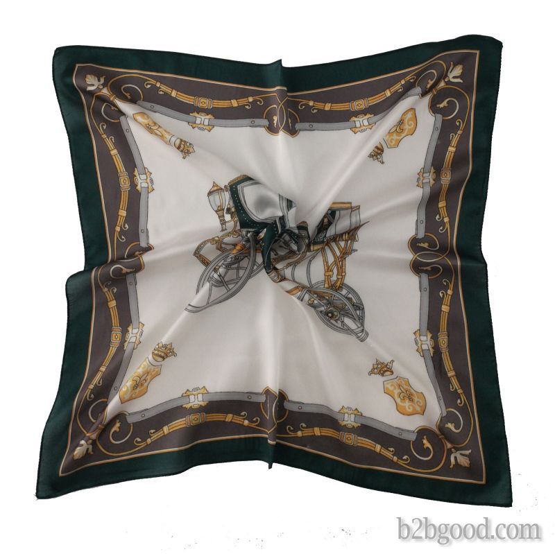 Janaive square, small square is to match the appropriate dress to show the elegance