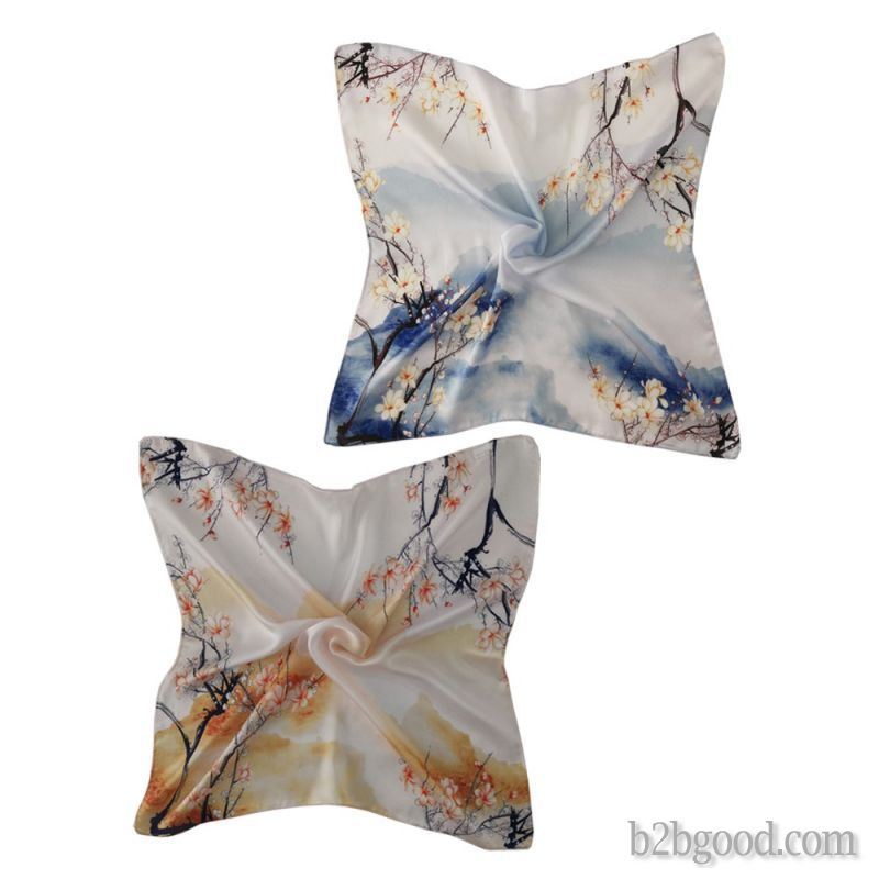 Janaive square, small square is to match the appropriate dress to show the elegance