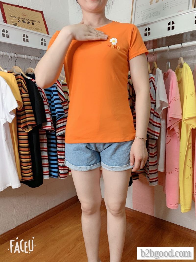 T-shirt with round collar made of cotton and spandex