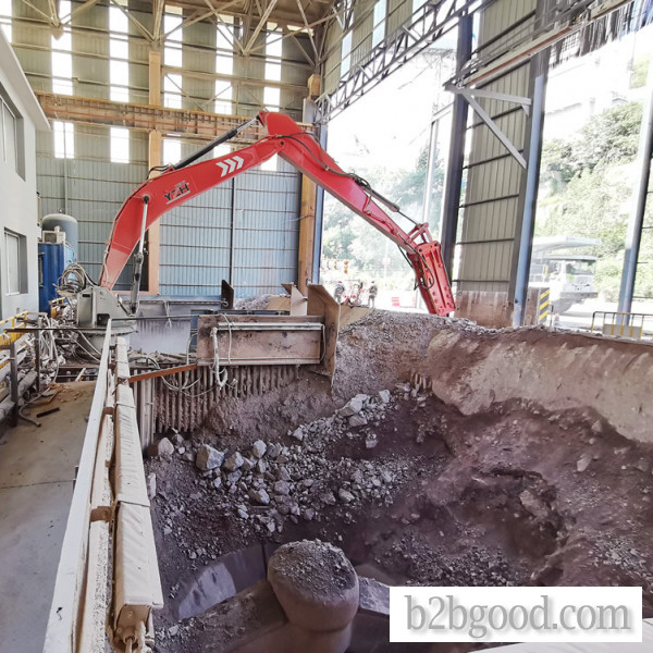 Fixed Hydraulic Crushing Station Clearing Blockage at Feed Opening of Gyratory Crusher