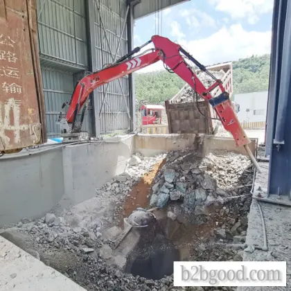 Fixed Hydraulic Crushing Station Clearing Blockage at Feed Opening of Gyratory Crusher