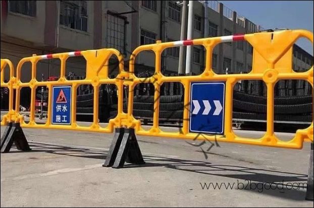 Временное ограждение из колючей проволоки с желтым порошкообразным покрытием