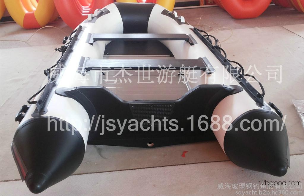A large number of active and specialized producers of glass and steel fishing boats in the east.